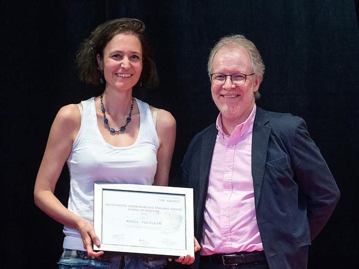 Marie Théaudin reçoit l’Outstanding Undergraduate Teaching Award 2023 de la FBM.