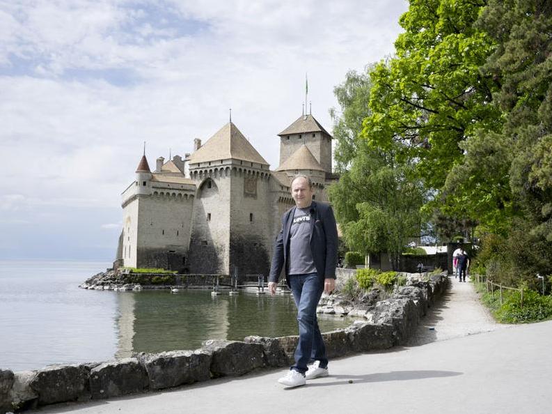 Percée majeure dans le traitement de la maladie de Parkinson: une neuroprothèse permet de restaurer la marche