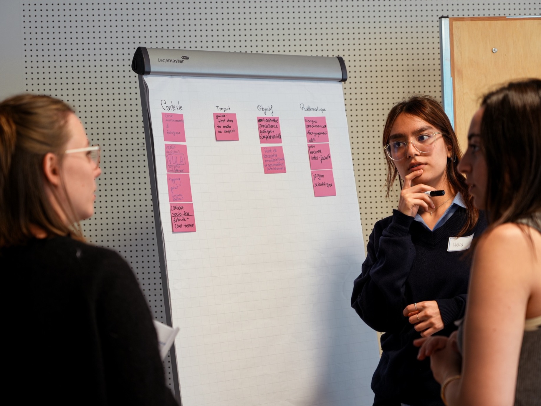 Des étudiant·e·s enthousiastes après le Hackathon  « Prix pour la Stratégie Climatique HEC »