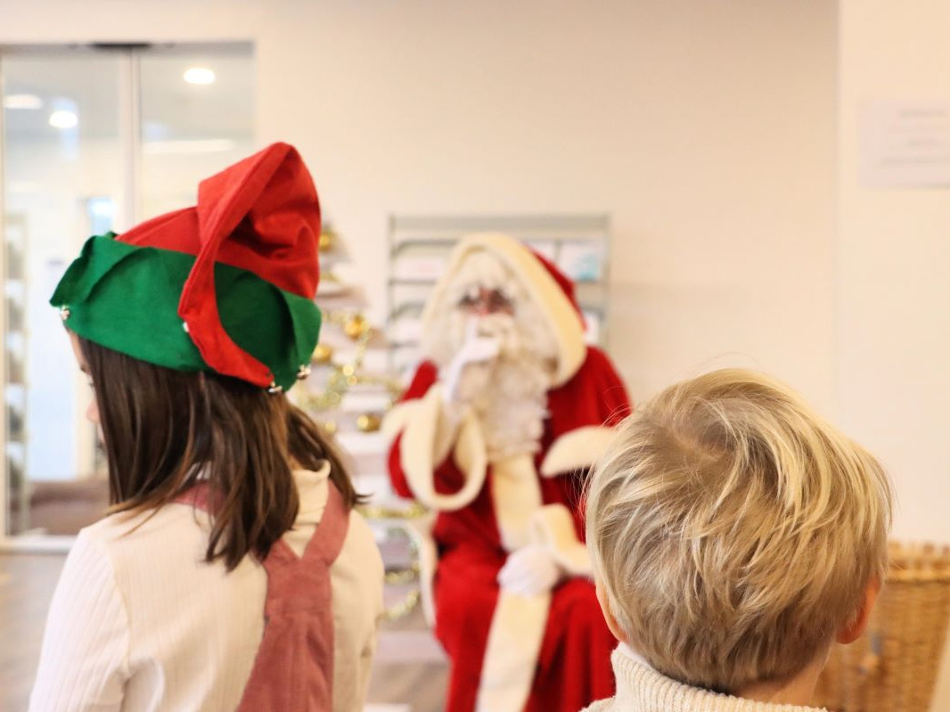 Visite du Père-Noël à l'IDHEAP