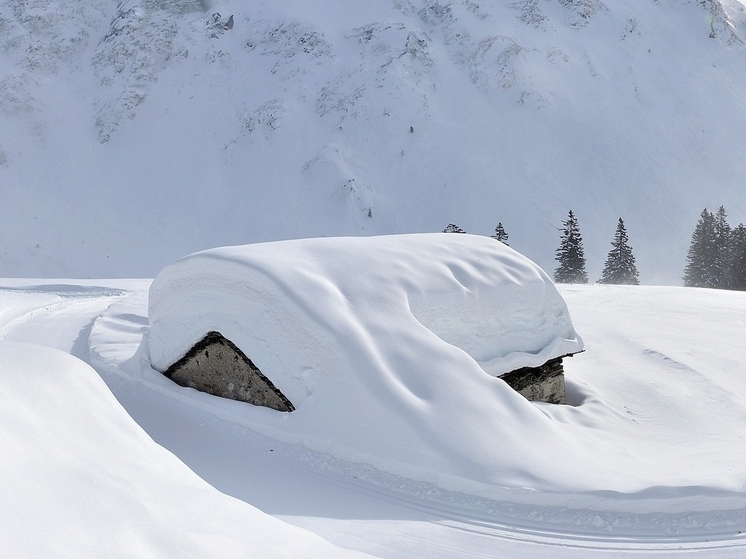 Cinq impacts du changement climatique redéfinissent l’avenir des cabanes alpines