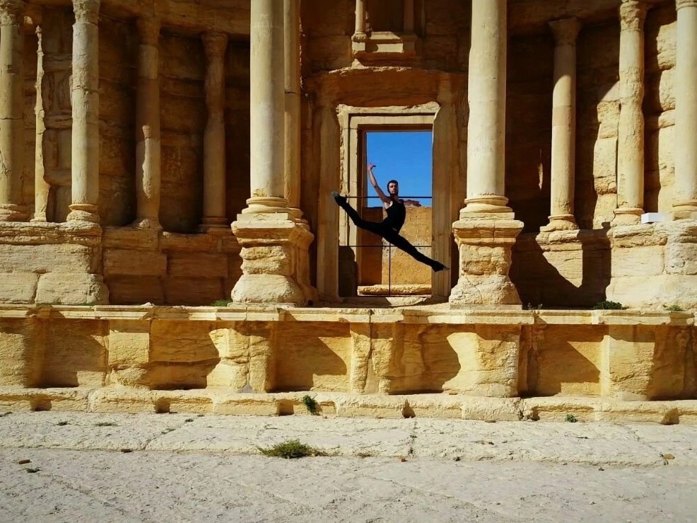 Between Silence and Movements : Beyond the Body